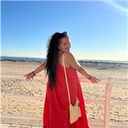 Estudiante de universidad que imparte clases particulares de Matemáticas (también podría ser química u otras asignaturas)